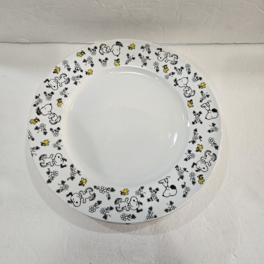 Peanuts Snoopy Floral Dinner Plate With Woodstock Black And White